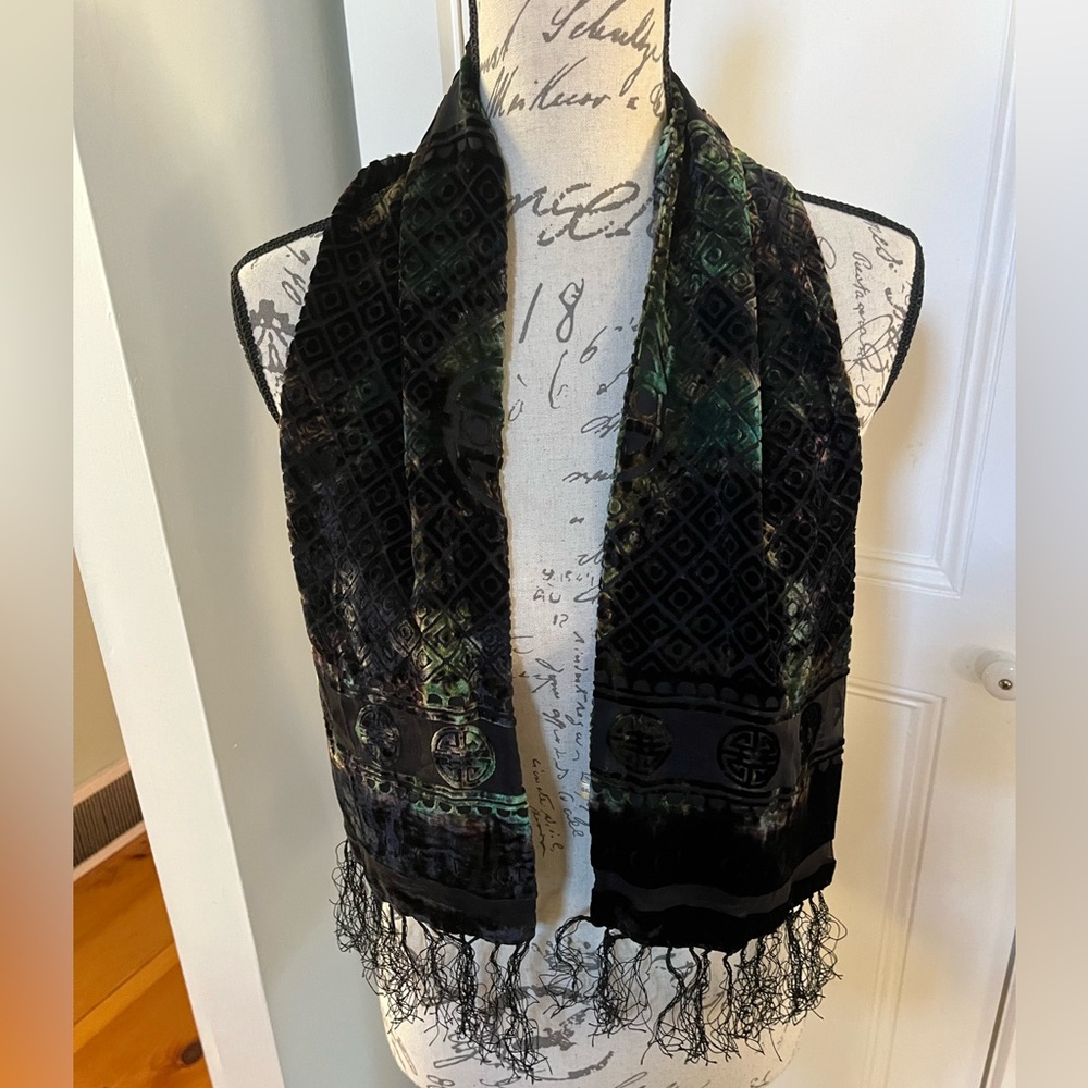 Beautiful Black and Green Silk Scarf with Exquisite Pattern.
